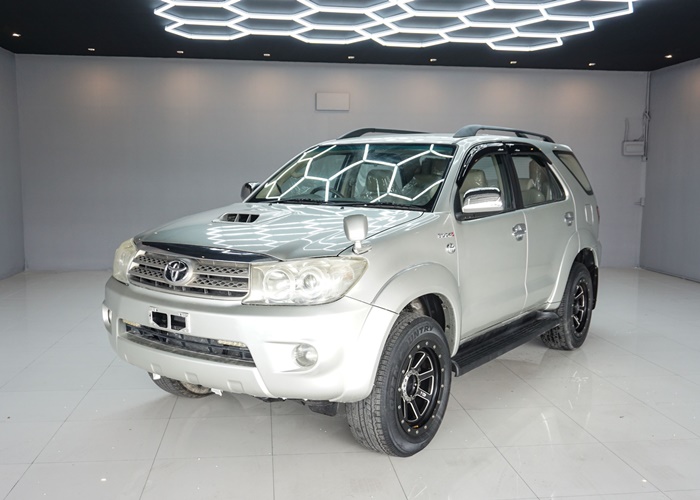 TOYOTA Fortuner
