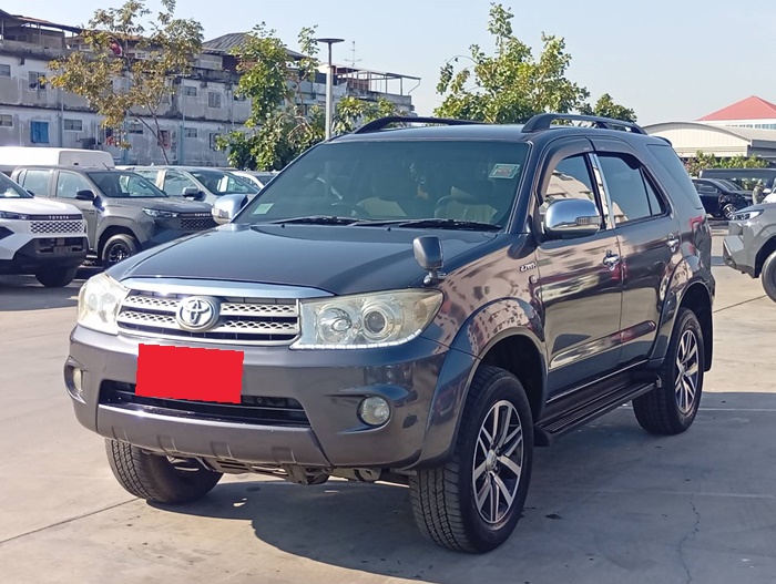 TOYOTA Fortuner