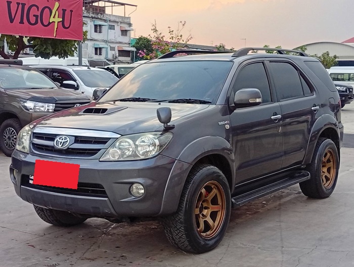 TOYOTA Fortuner
