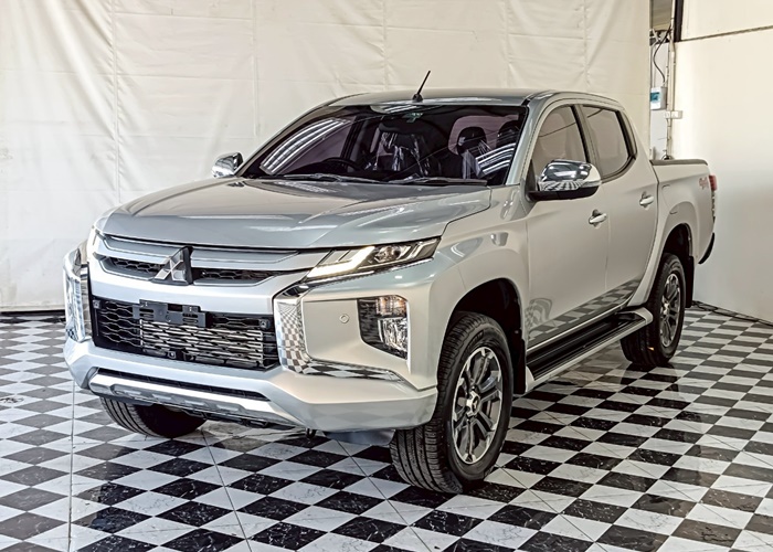 MITSUBISHI Triton