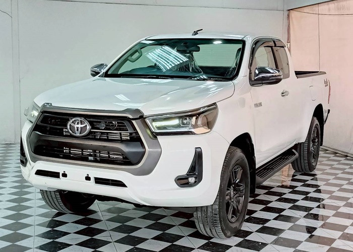 TOYOTA Hilux