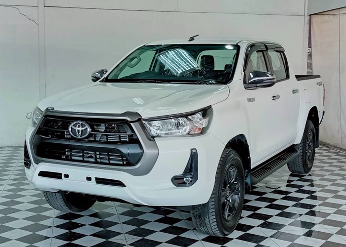 TOYOTA Hilux
