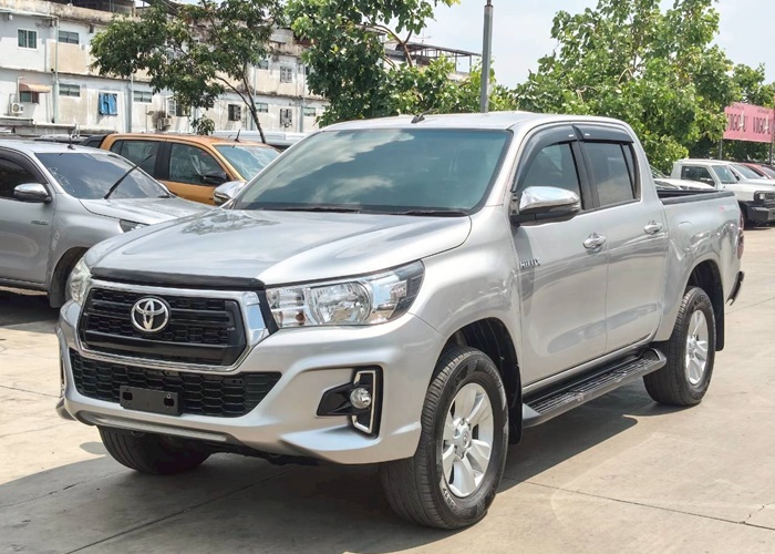 TOYOTA Hilux