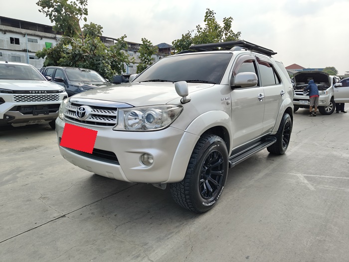 TOYOTA Fortuner
