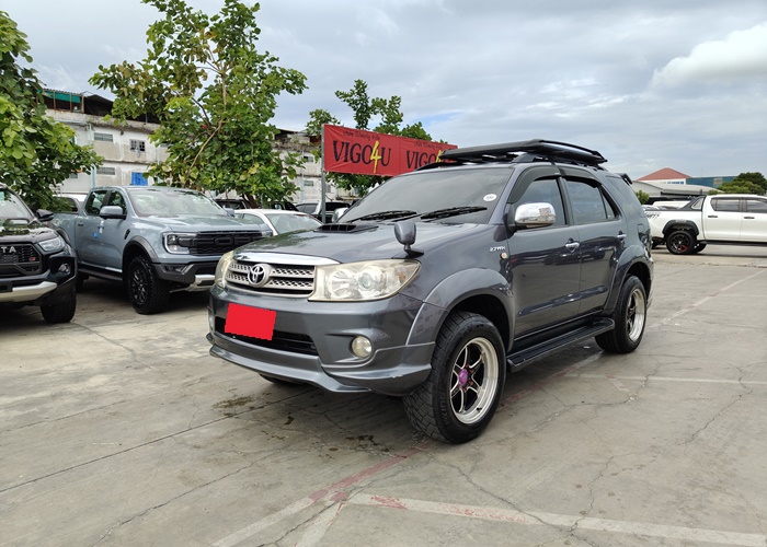 TOYOTA Fortuner