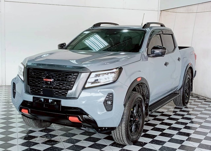 NISSAN Navara