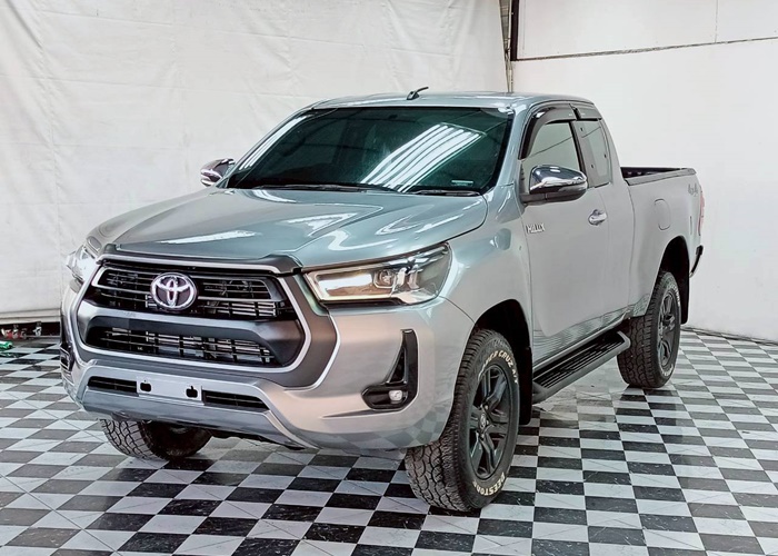 TOYOTA Hilux