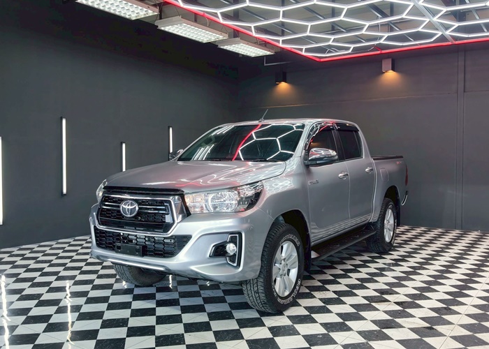 TOYOTA Hilux