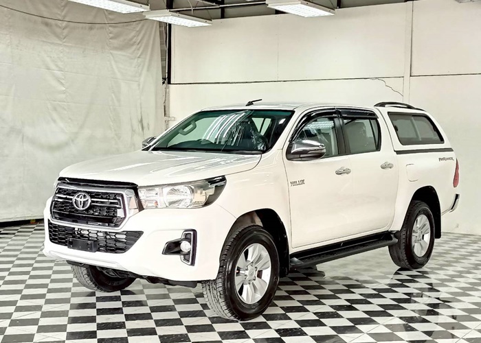 TOYOTA Hilux