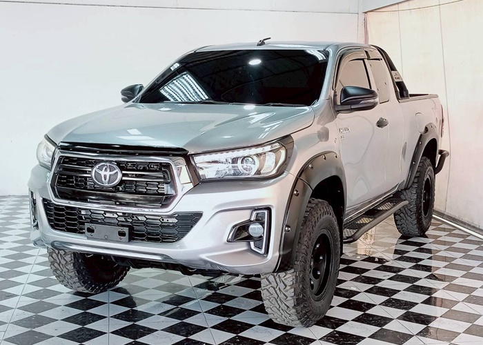 TOYOTA Hilux