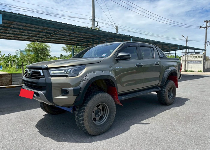 TOYOTA Hilux