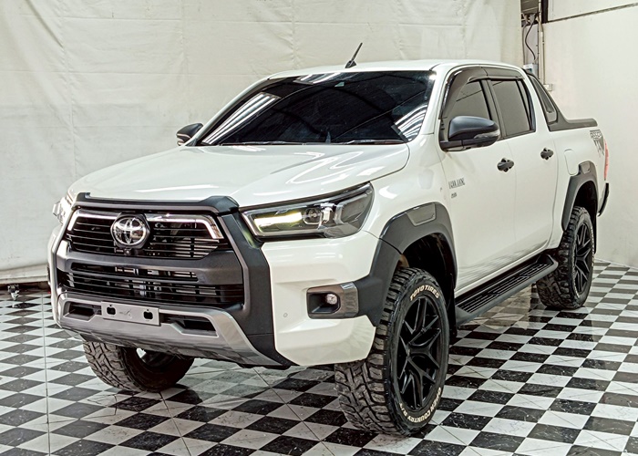 TOYOTA Hilux