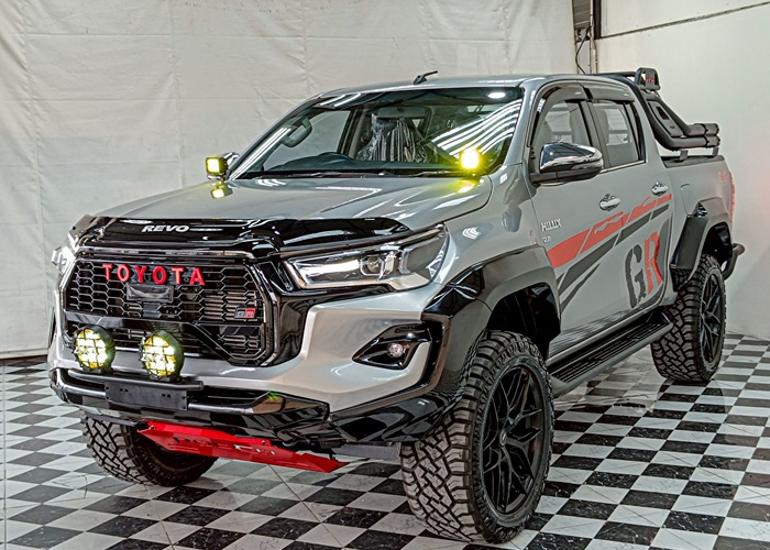 TOYOTA Hilux