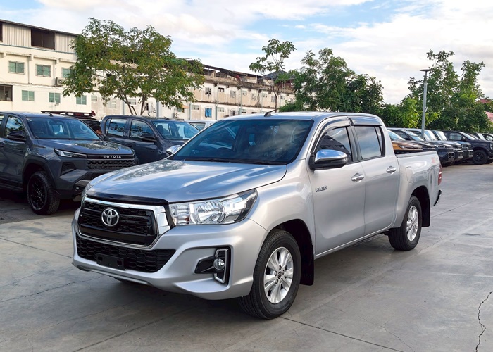 TOYOTA Hilux