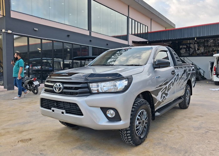 TOYOTA Hilux