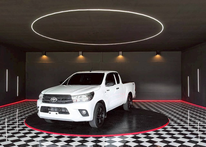TOYOTA Hilux
