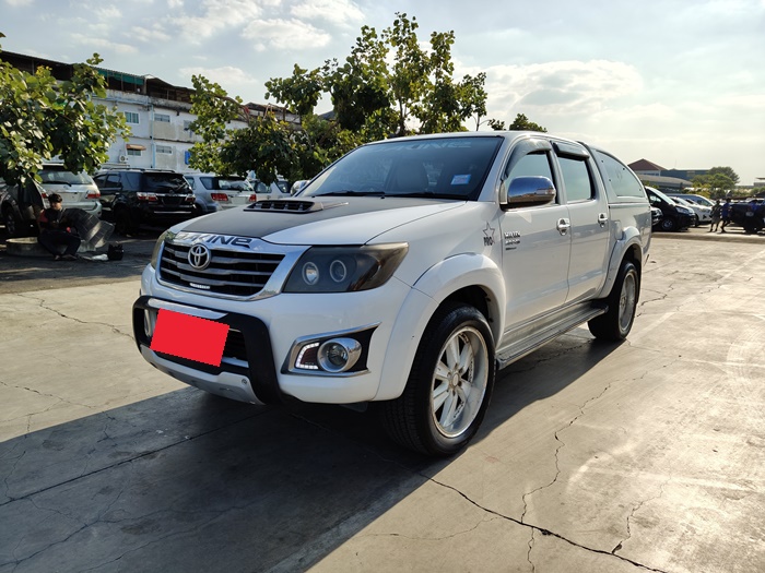 TOYOTA Hilux