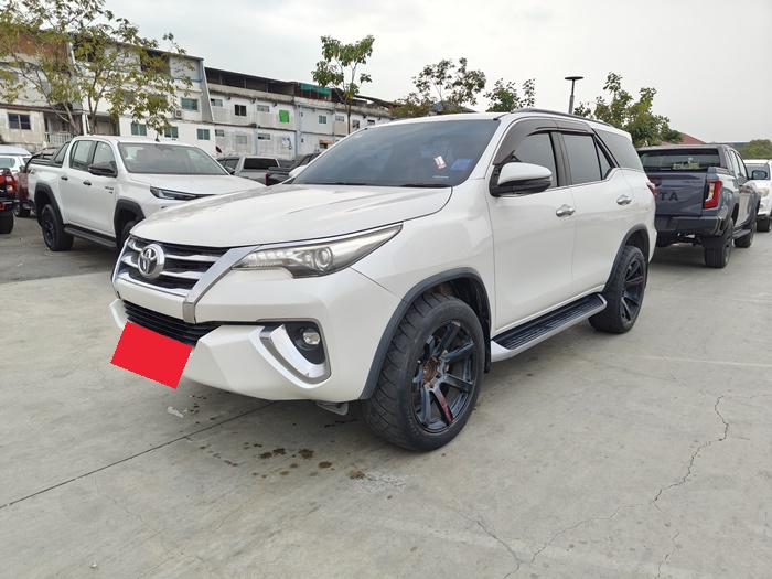 TOYOTA Fortuner