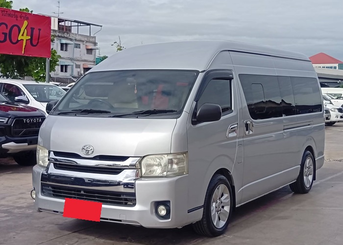 TOYOTA COMMUTER