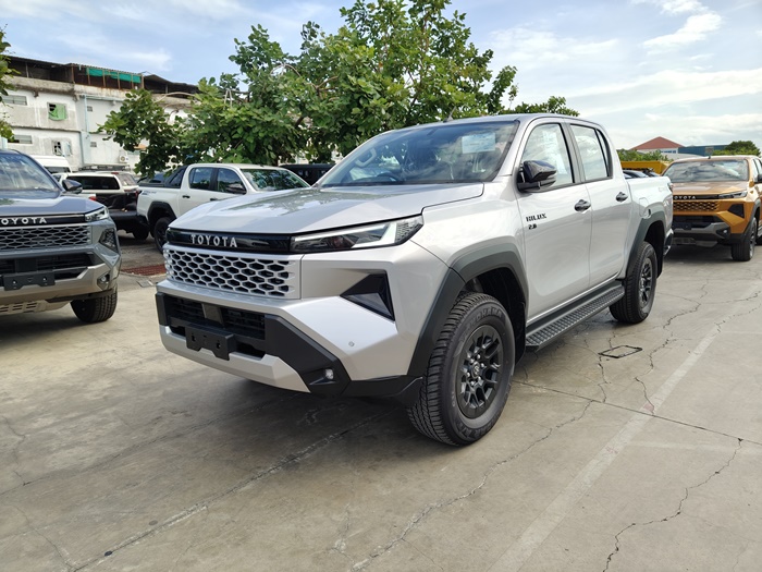 TOYOTA HILUX TRAVO PRERUNNER PREMIUM