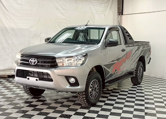 TOYOTA Hilux