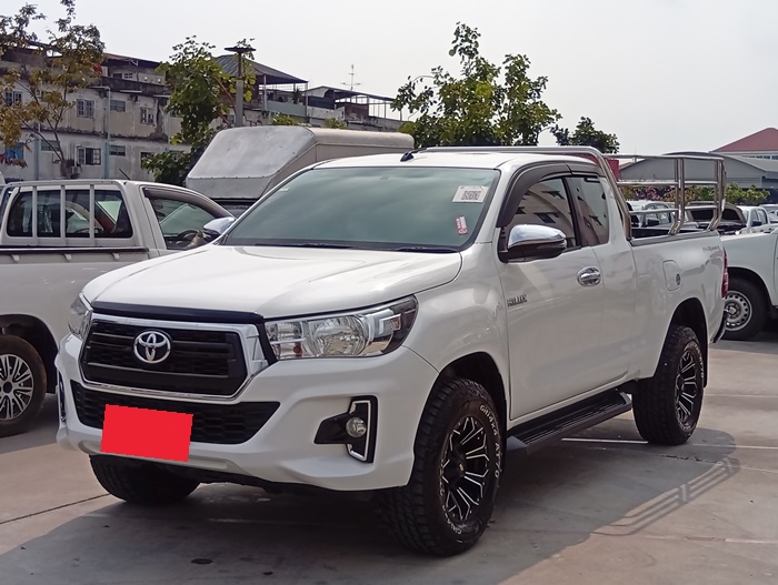 TOYOTA Hilux