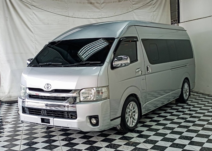 TOYOTA COMMUTER
