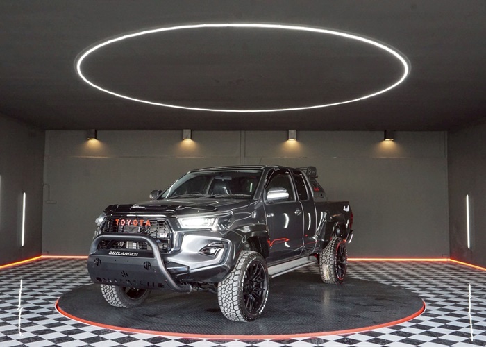 TOYOTA Hilux