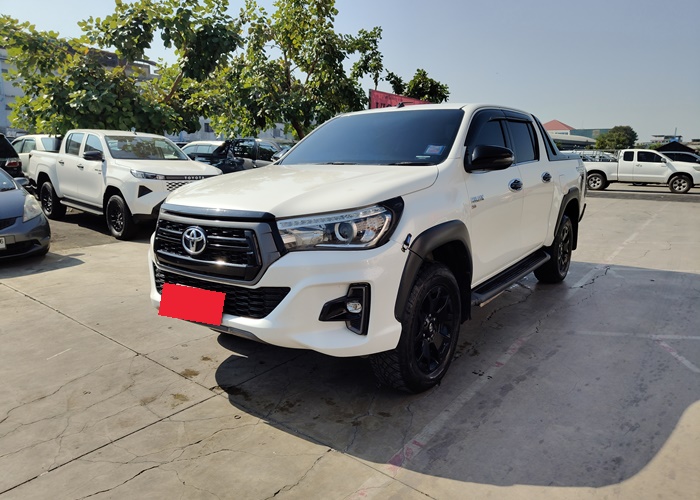 TOYOTA Hilux