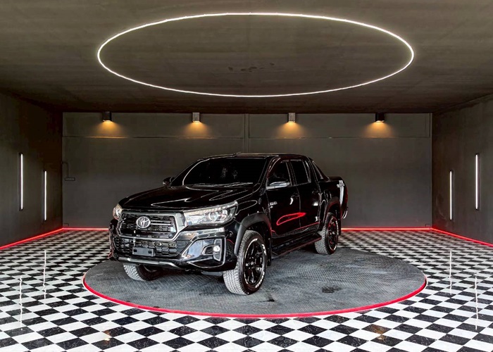 TOYOTA Hilux