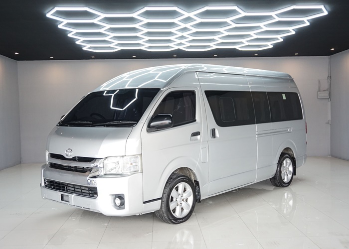 TOYOTA COMMUTER