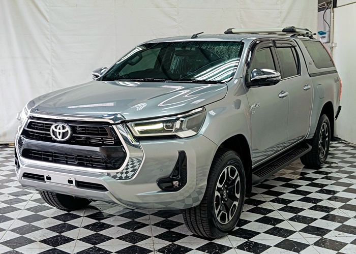 TOYOTA Hilux