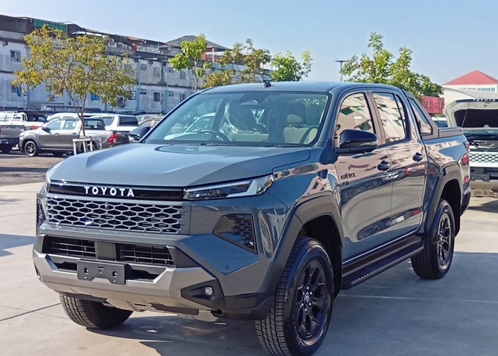 TOYOTA TRAVO OVERLAND