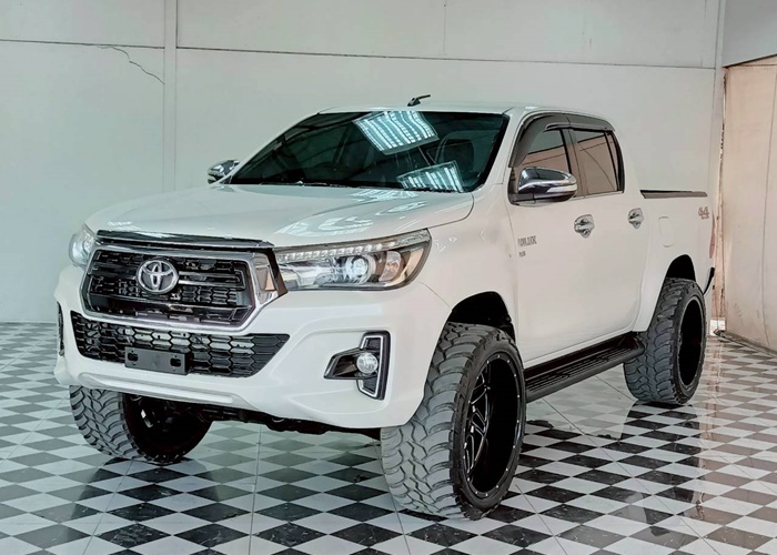 TOYOTA Hilux