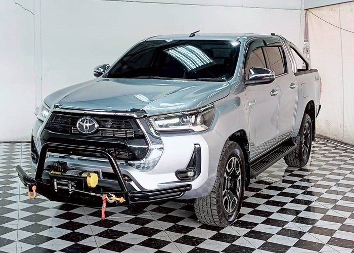 TOYOTA Hilux