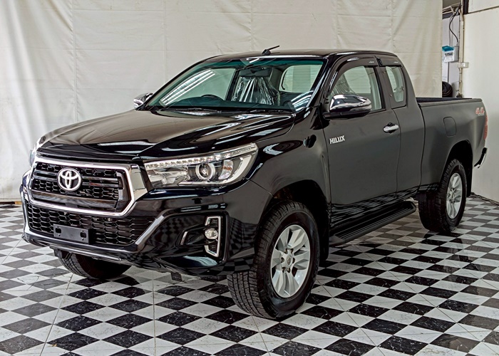 TOYOTA Hilux