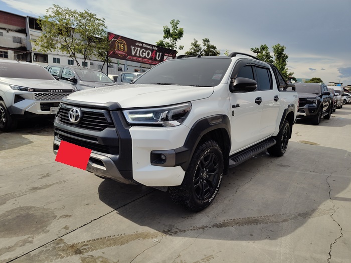 TOYOTA Hilux
