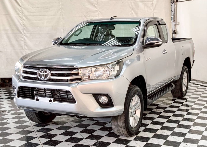 TOYOTA Hilux