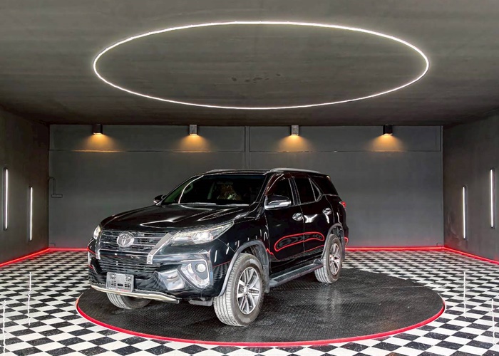 TOYOTA Fortuner