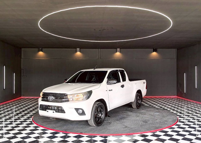 TOYOTA Hilux