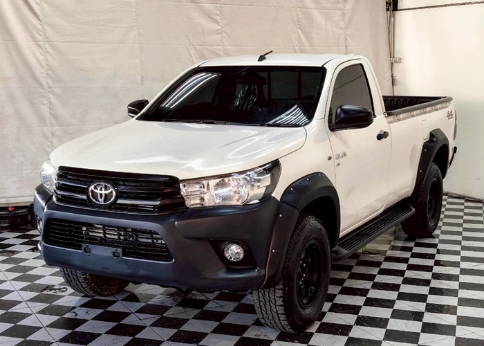TOYOTA Hilux