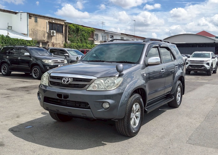 TOYOTA Fortuner