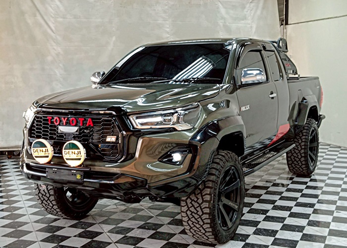 TOYOTA Hilux