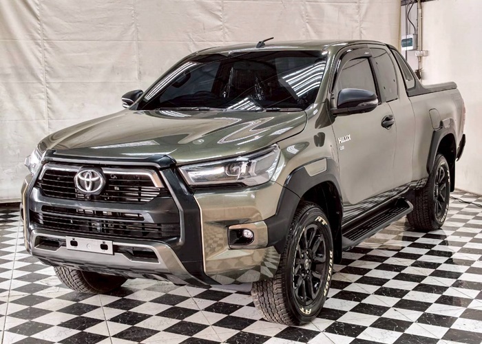 TOYOTA Hilux