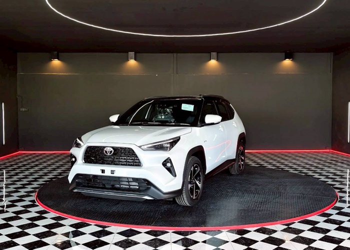 TOYOTA CROSS
