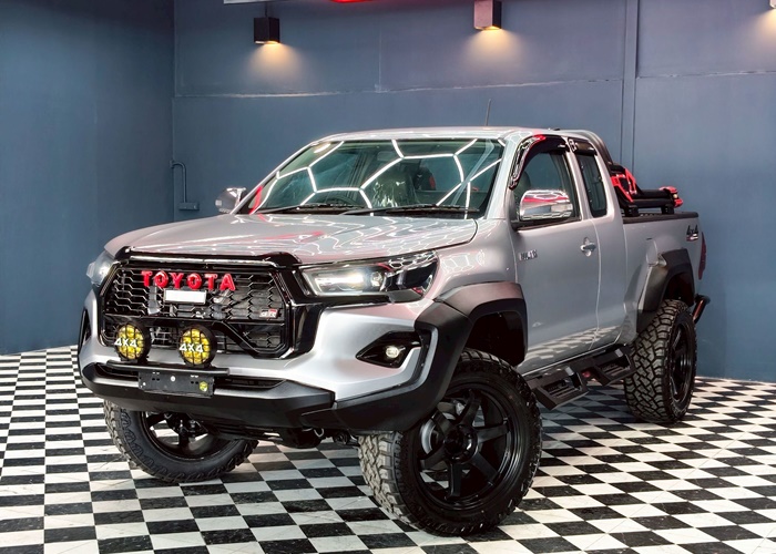 TOYOTA Hilux