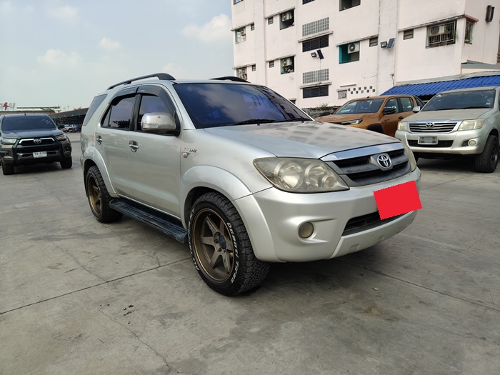 TOYOTA Fortuner