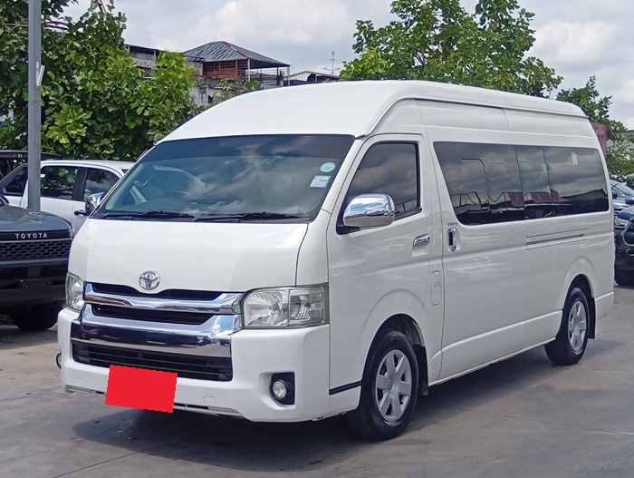 TOYOTA COMMUTER