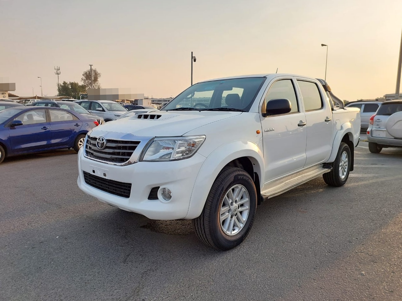 TOYOTA Hilux