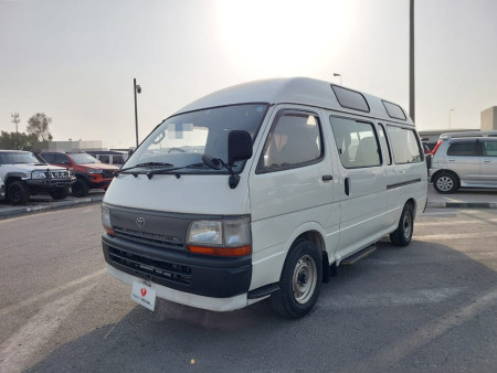 TOYOTA Hiace Commuter